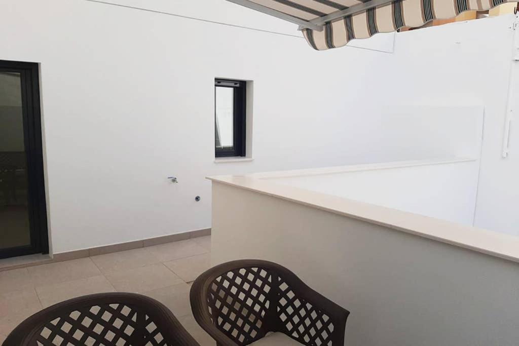 New In The Center-terrace & Free Parking Appartamento